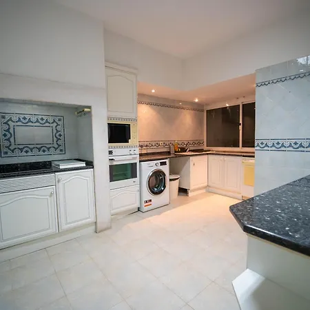 Rooms On Calcada Do Combro, Best Location Lisbon Exterior photo