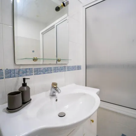 Rooms On Calcada Do Combro, Best Location Lisbon Exterior photo