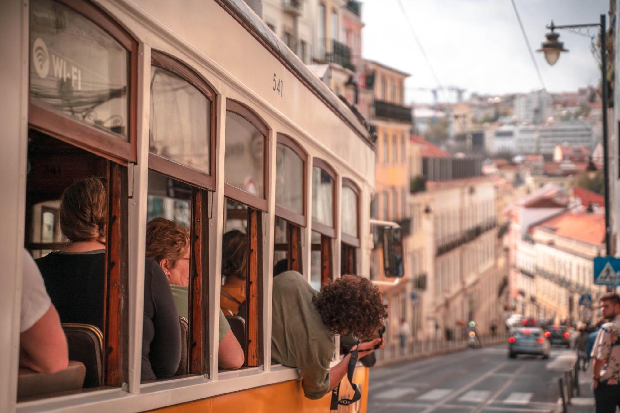 On Calcada Do Combro, Location Lisbon